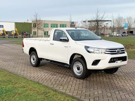 Toyota-HiLux-2.4TD-SC-DLX-4x4-3