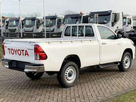 Toyota-HiLux-2.4TD-SC-DLX-4x4-5