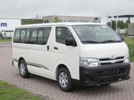 Toyota-Hiace-4x2-3